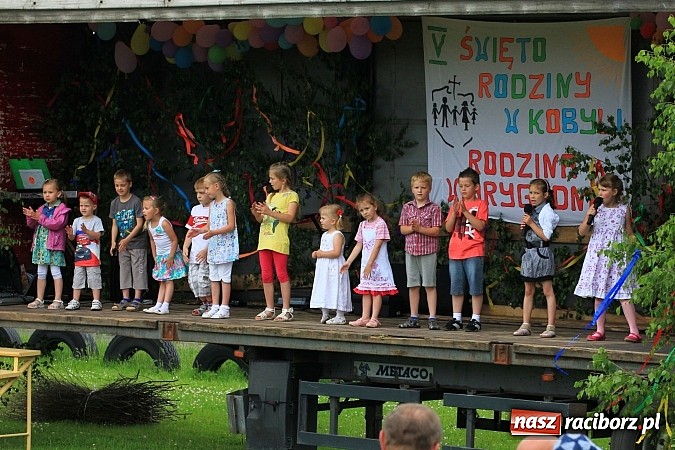 Zdjęcie w galerii na portalu naszraciborz.pl: Rodzina wiarygodna - Święto Rodziny w Kobyli wiadomości z regionu