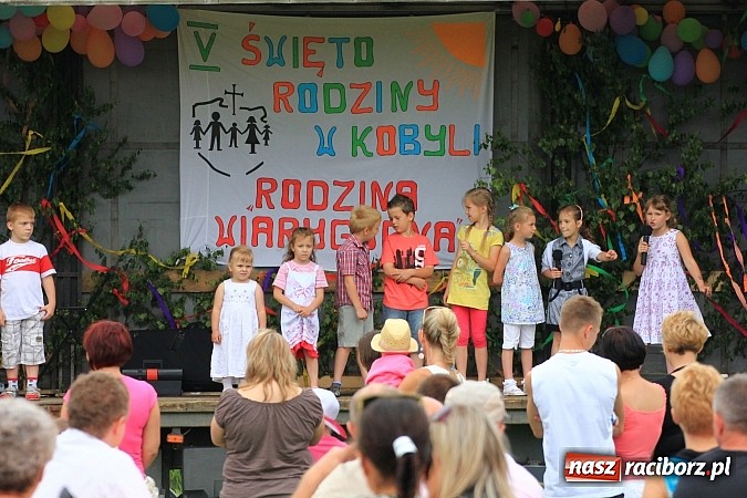 Zdjęcie w galerii na portalu naszraciborz.pl: Rodzina wiarygodna - Święto Rodziny w Kobyli wiadomości z regionu