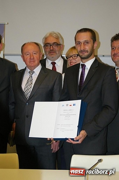 Zdjęcie w galerii na portalu naszraciborz.pl: Umowa na Zbiornik Racibórz podpisana wiadomości z regionu