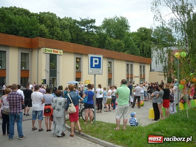 Zdjęcie w galerii na portalu naszraciborz.pl: Festyn na Kochanowskiego – Warsztaty Artystyczne na Wesoło wiadomości z regionu