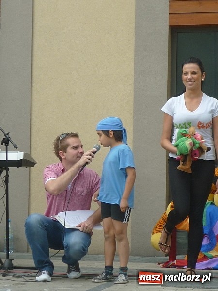 Zdjęcie w galerii na portalu naszraciborz.pl: Festyn na Kochanowskiego – Warsztaty Artystyczne na Wesoło wiadomości z regionu