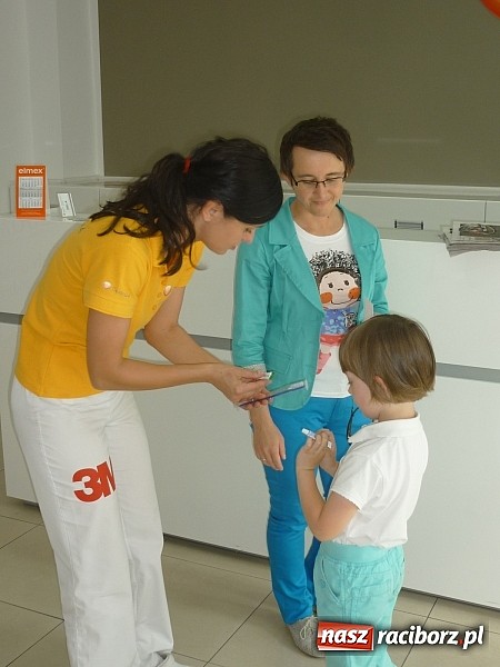 Zdjęcie w galerii na portalu naszraciborz.pl: Festyn na Kochanowskiego – Warsztaty Artystyczne na Wesoło wiadomości z regionu