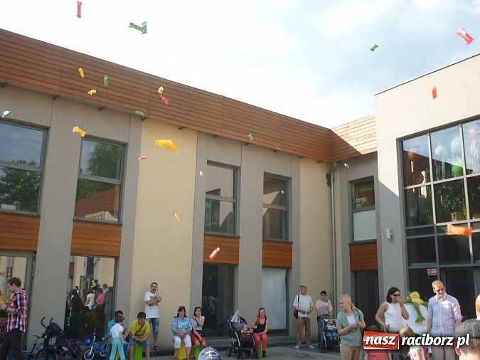 Zdjęcie w galerii na portalu naszraciborz.pl: Festyn na Kochanowskiego – Warsztaty Artystyczne na Wesoło wiadomości z regionu