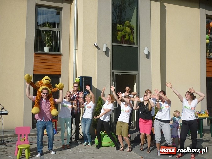 Zdjęcie w galerii na portalu naszraciborz.pl: Festyn na Kochanowskiego – Warsztaty Artystyczne na Wesoło wiadomości z regionu