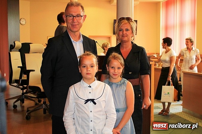 Zdjęcie w galerii na portalu naszraciborz.pl: Dbają o środowisko i zbierają plastikowe nakrętki wiadomości z regionu