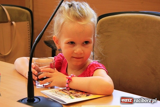 Zdjęcie w galerii na portalu naszraciborz.pl: Dbają o środowisko i zbierają plastikowe nakrętki wiadomości z regionu