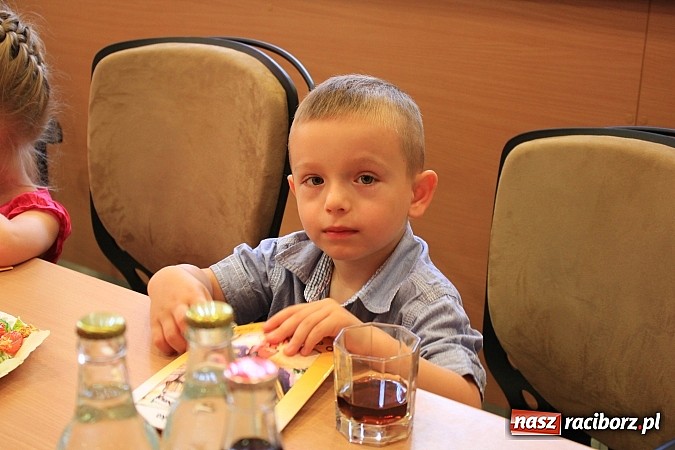 Zdjęcie w galerii na portalu naszraciborz.pl: Dbają o środowisko i zbierają plastikowe nakrętki wiadomości z regionu