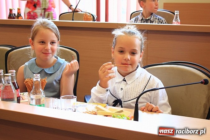 Zdjęcie w galerii na portalu naszraciborz.pl: Dbają o środowisko i zbierają plastikowe nakrętki wiadomości z regionu