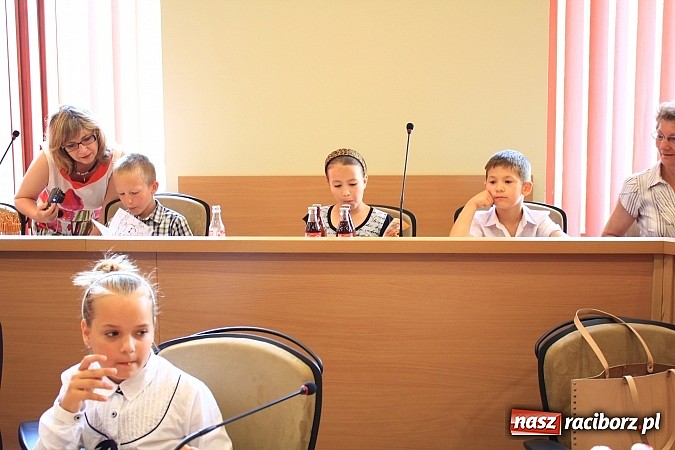 Zdjęcie w galerii na portalu naszraciborz.pl: Dbają o środowisko i zbierają plastikowe nakrętki wiadomości z regionu