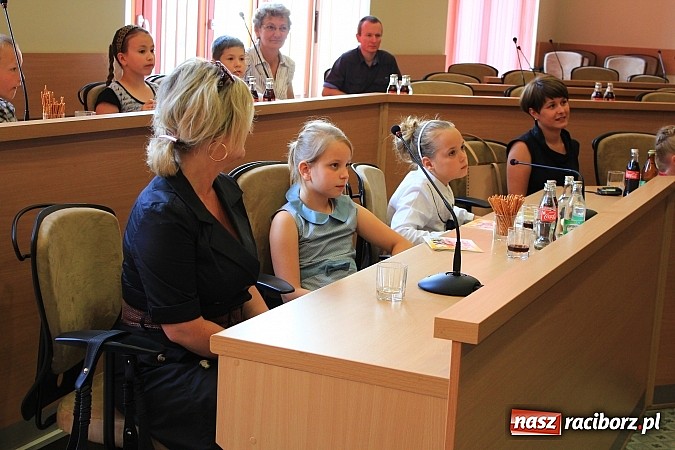 Zdjęcie w galerii na portalu naszraciborz.pl: Dbają o środowisko i zbierają plastikowe nakrętki wiadomości z regionu