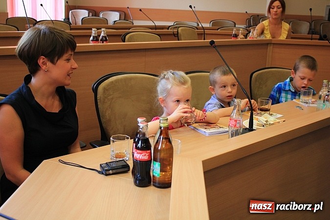 Zdjęcie w galerii na portalu naszraciborz.pl: Dbają o środowisko i zbierają plastikowe nakrętki wiadomości z regionu