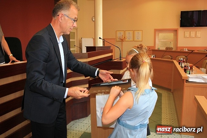 Zdjęcie w galerii na portalu naszraciborz.pl: Dbają o środowisko i zbierają plastikowe nakrętki wiadomości z regionu