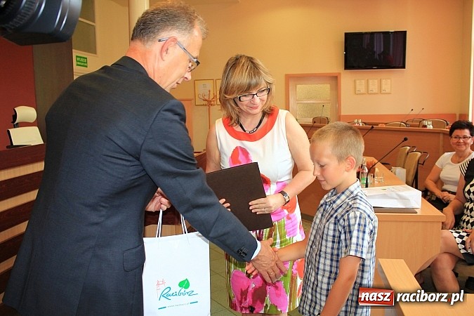 Zdjęcie w galerii na portalu naszraciborz.pl: Dbają o środowisko i zbierają plastikowe nakrętki wiadomości z regionu