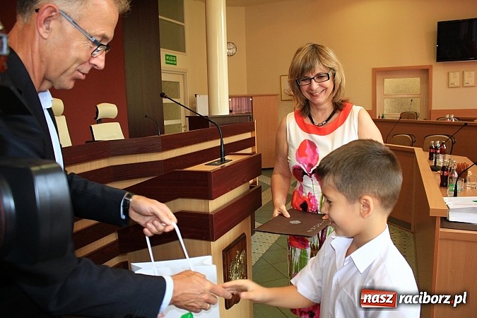 Zdjęcie w galerii na portalu naszraciborz.pl: Dbają o środowisko i zbierają plastikowe nakrętki wiadomości z regionu