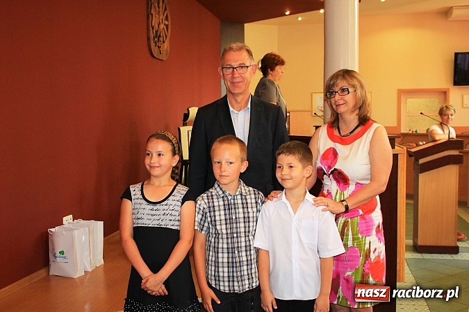 Zdjęcie w galerii na portalu naszraciborz.pl: Dbają o środowisko i zbierają plastikowe nakrętki wiadomości z regionu