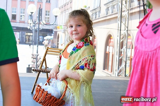 Zdjęcie w galerii na portalu naszraciborz.pl: XIII edycja Festynu Ekologicznego na rynku wiadomości z regionu