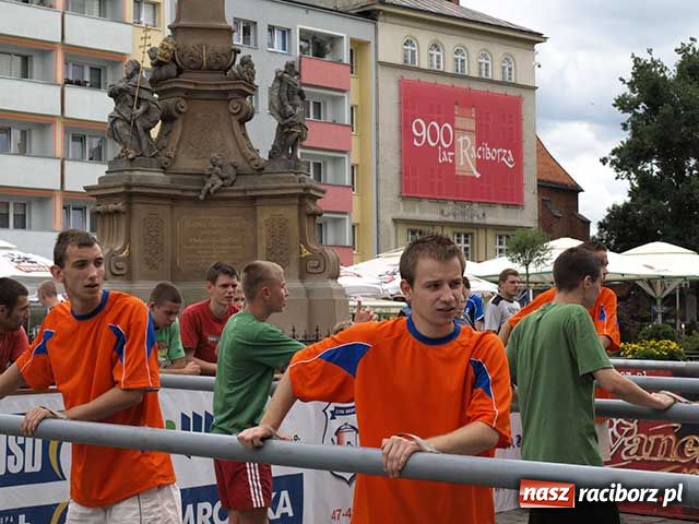Zdjęcie w galerii na portalu naszraciborz.pl: Memoriałowe szaleństwo rozpoczęte wiadomości z regionu
