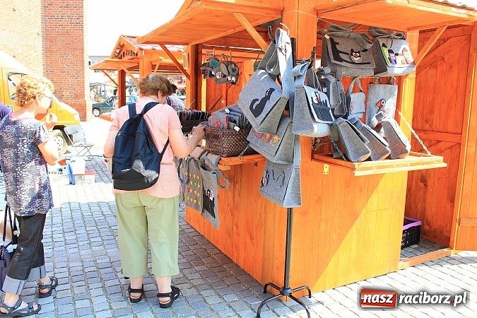 Zdjęcie w galerii na portalu naszraciborz.pl: Ruszył Jarmark św. Marcelego. Specjalne wydanie trylogii filmowej o Raciborzu wiadomości z regionu