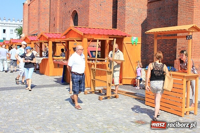 Zdjęcie w galerii na portalu naszraciborz.pl: Ruszył Jarmark św. Marcelego. Specjalne wydanie trylogii filmowej o Raciborzu wiadomości z regionu