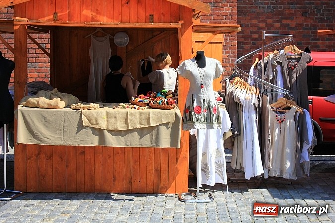 Zdjęcie w galerii na portalu naszraciborz.pl: Ruszył Jarmark św. Marcelego. Specjalne wydanie trylogii filmowej o Raciborzu wiadomości z regionu