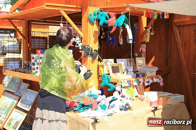Zdjęcie w galerii na portalu naszraciborz.pl: Ruszył Jarmark św. Marcelego. Specjalne wydanie trylogii filmowej o Raciborzu wiadomości z regionu