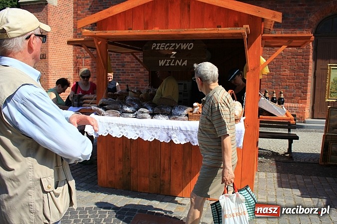 Zdjęcie w galerii na portalu naszraciborz.pl: Ruszył Jarmark św. Marcelego. Specjalne wydanie trylogii filmowej o Raciborzu wiadomości z regionu