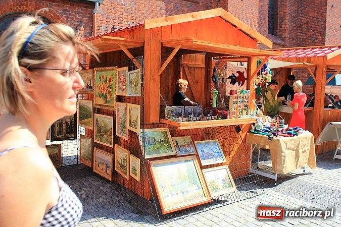 Zdjęcie w galerii na portalu naszraciborz.pl: Ruszył Jarmark św. Marcelego. Specjalne wydanie trylogii filmowej o Raciborzu wiadomości z regionu