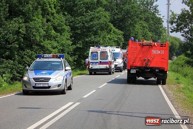 Zdjęcie w galerii na portalu naszraciborz.pl: Wypadek w Markowicach. Kobieta wjechała oplem astrą do potoku i cudem uszła z życiem. Potrzebne było pogotowie lotnicze wiadomości z regionu