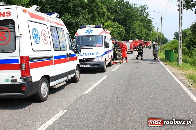 Zdjęcie w galerii na portalu naszraciborz.pl: Wypadek w Markowicach. Kobieta wjechała oplem astrą do potoku i cudem uszła z życiem. Potrzebne było pogotowie lotnicze wiadomości z regionu
