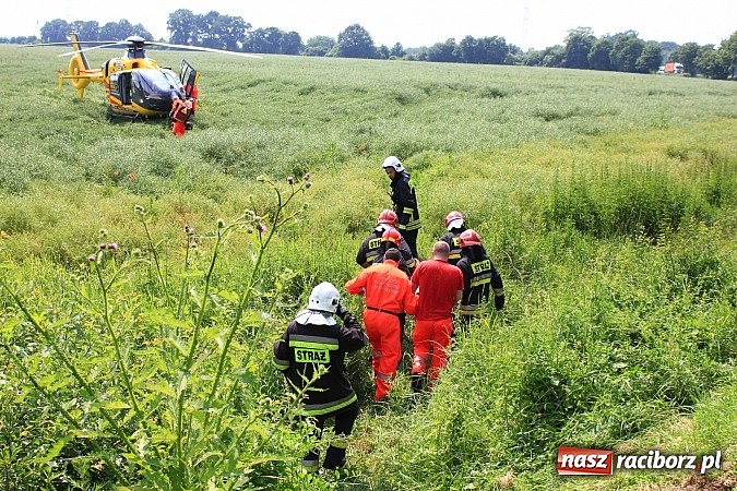 Zdjęcie w galerii na portalu naszraciborz.pl: Wypadek w Markowicach. Kobieta wjechała oplem astrą do potoku i cudem uszła z życiem. Potrzebne było pogotowie lotnicze wiadomości z regionu