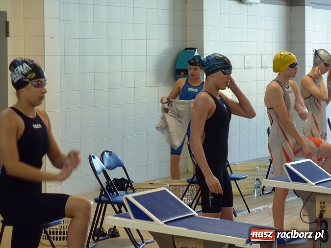 Zdjęcie w galerii na portalu naszraciborz.pl: Raciborscy pływacy z medalami wiadomości z regionu
