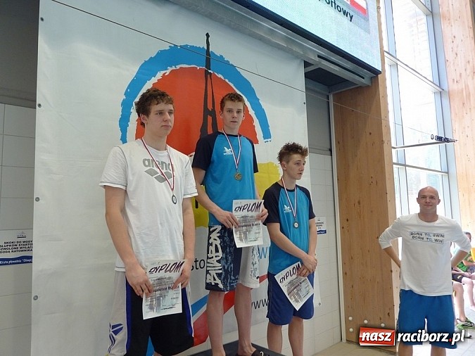 Zdjęcie w galerii na portalu naszraciborz.pl: Raciborscy pływacy z medalami wiadomości z regionu