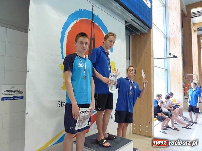 Zdjęcie w galerii na portalu naszraciborz.pl: Raciborscy pływacy z medalami wiadomości z regionu