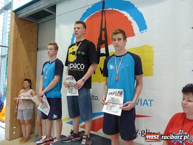 Zdjęcie w galerii na portalu naszraciborz.pl: Raciborscy pływacy z medalami wiadomości z regionu