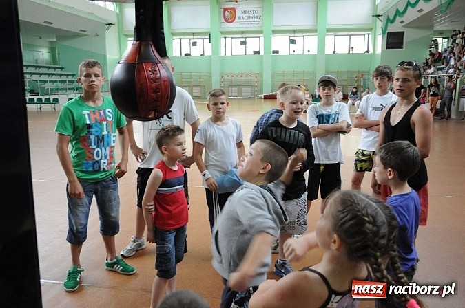 Zdjęcie w galerii na portalu naszraciborz.pl: Mariusz Pudzianowski zawitał do Raciborza wiadomości z regionu