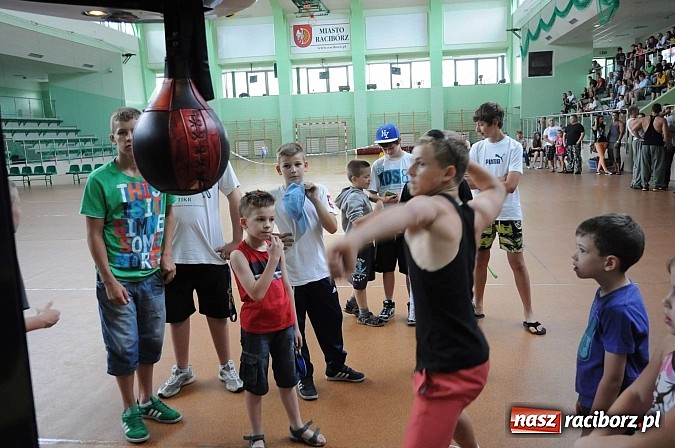 Zdjęcie w galerii na portalu naszraciborz.pl: Mariusz Pudzianowski zawitał do Raciborza wiadomości z regionu