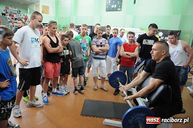 Zdjęcie w galerii na portalu naszraciborz.pl: Mariusz Pudzianowski zawitał do Raciborza wiadomości z regionu