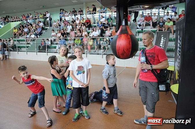 Zdjęcie w galerii na portalu naszraciborz.pl: Mariusz Pudzianowski zawitał do Raciborza wiadomości z regionu