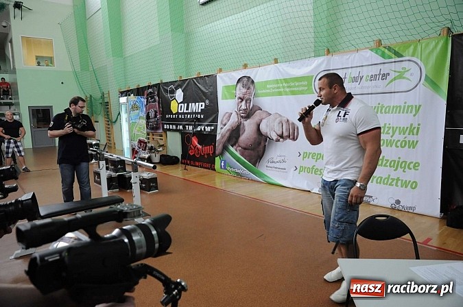 Zdjęcie w galerii na portalu naszraciborz.pl: Mariusz Pudzianowski zawitał do Raciborza wiadomości z regionu