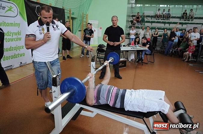 Zdjęcie w galerii na portalu naszraciborz.pl: Mariusz Pudzianowski zawitał do Raciborza wiadomości z regionu