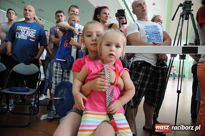 Zdjęcie w galerii na portalu naszraciborz.pl: Mariusz Pudzianowski zawitał do Raciborza wiadomości z regionu