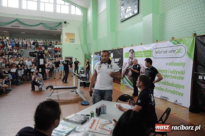 Zdjęcie w galerii na portalu naszraciborz.pl: Mariusz Pudzianowski zawitał do Raciborza wiadomości z regionu