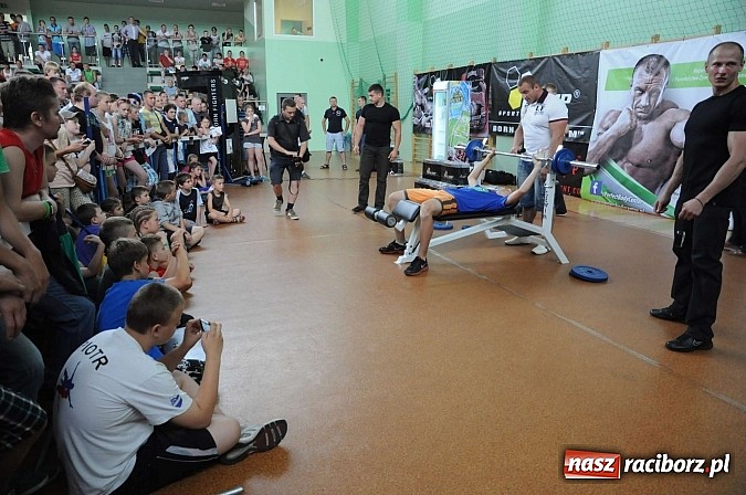 Zdjęcie w galerii na portalu naszraciborz.pl: Mariusz Pudzianowski zawitał do Raciborza wiadomości z regionu