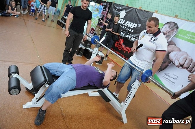 Zdjęcie w galerii na portalu naszraciborz.pl: Mariusz Pudzianowski zawitał do Raciborza wiadomości z regionu