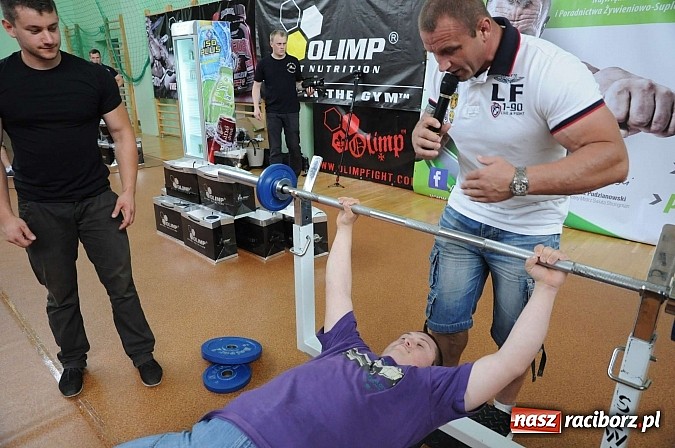 Zdjęcie w galerii na portalu naszraciborz.pl: Mariusz Pudzianowski zawitał do Raciborza wiadomości z regionu