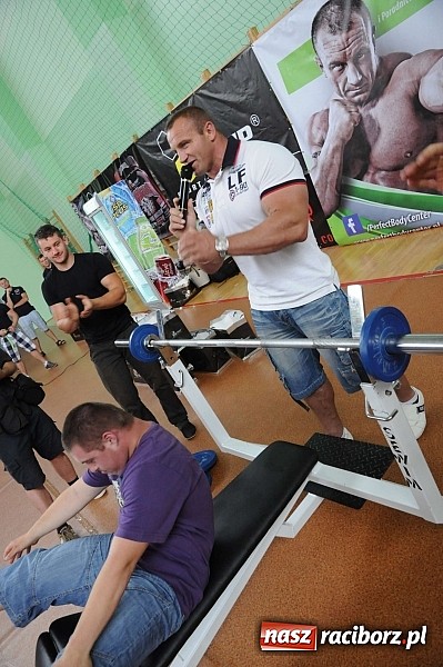 Zdjęcie w galerii na portalu naszraciborz.pl: Mariusz Pudzianowski zawitał do Raciborza wiadomości z regionu