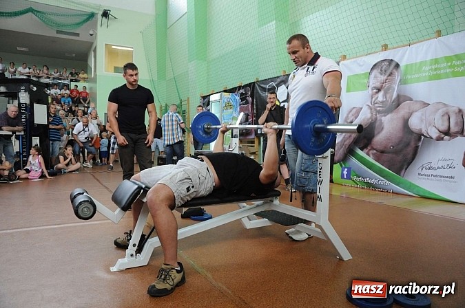 Zdjęcie w galerii na portalu naszraciborz.pl: Mariusz Pudzianowski zawitał do Raciborza wiadomości z regionu
