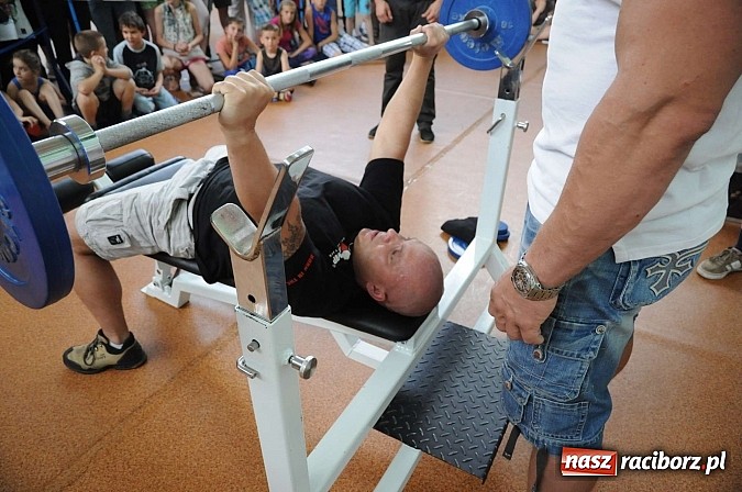 Zdjęcie w galerii na portalu naszraciborz.pl: Mariusz Pudzianowski zawitał do Raciborza wiadomości z regionu