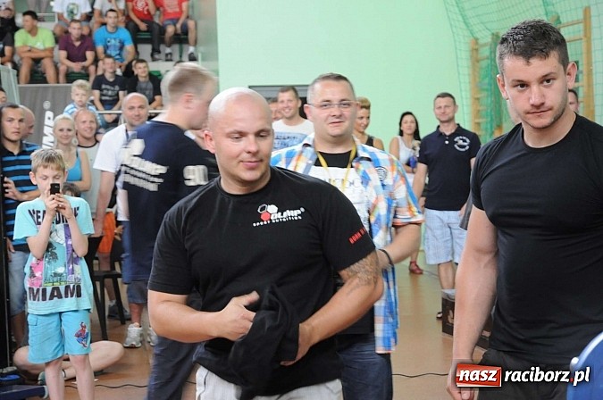 Zdjęcie w galerii na portalu naszraciborz.pl: Mariusz Pudzianowski zawitał do Raciborza wiadomości z regionu