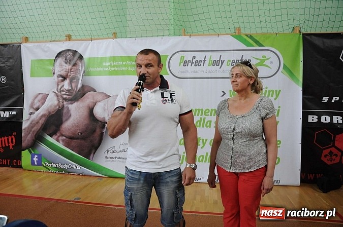Zdjęcie w galerii na portalu naszraciborz.pl: Mariusz Pudzianowski zawitał do Raciborza wiadomości z regionu